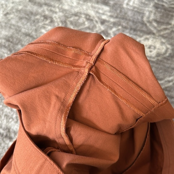 Spanx On The Go 6” Shorts Bronze Glow - Picture 8 of 9